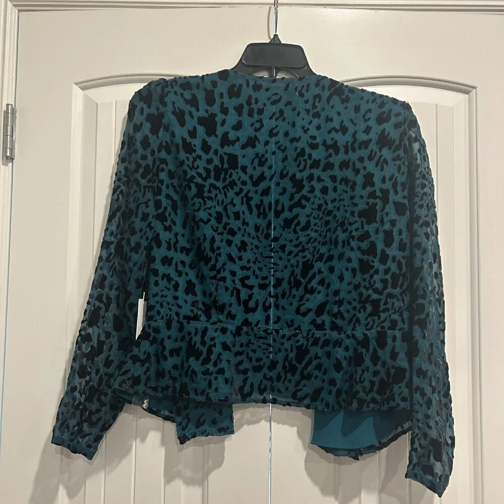 ASTR The Label Teal Leopard Wrap Blouse with Shoulder Pads Women’s Size XL - Picture 8 of 11